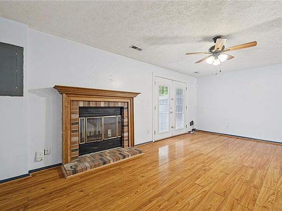 3rd image of 1300 Vanasse Ct
