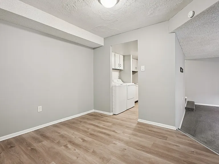 Aspen Apartments — Photo 17
