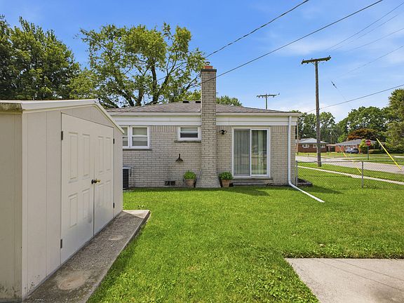 4th image of 25248 Hass St