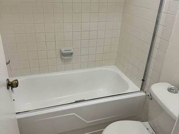 5th image of 617 N Orange Dr #107