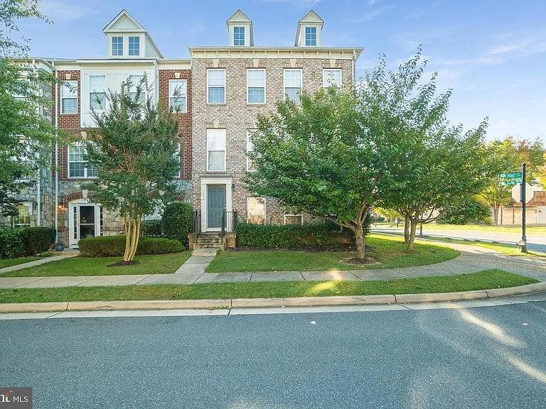 Brick TH, front view