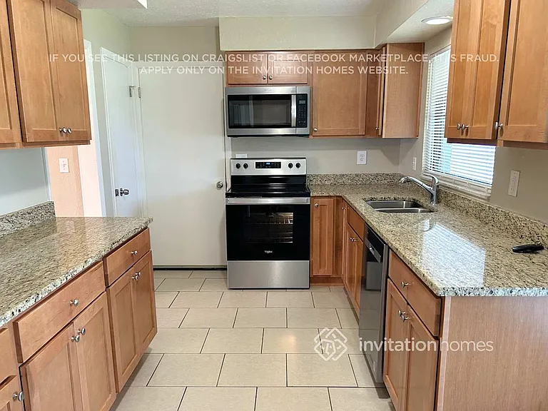 126 SW 48th Ter — Photo 4