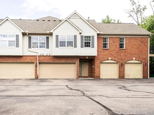 23044 Williamsburg Cir, Woodhaven, MI 48183