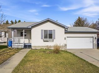 5624 E 58th Ave, Olds, AB T4H 1K4