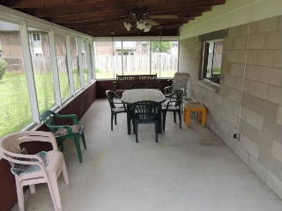 Screened in porch
