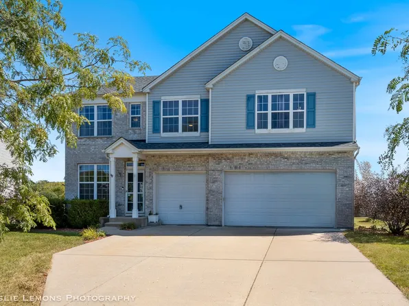 246 Prairie Ridge Dr, Minooka, IL 60447