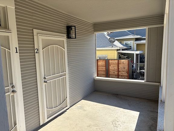 2nd image of 922 N Edison St Unit 2