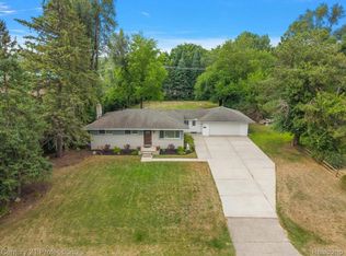 6676 Northview Dr, Clarkston, MI 48346