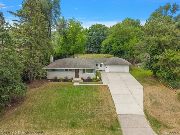 6676 Northview Dr, Clarkston, MI 48346