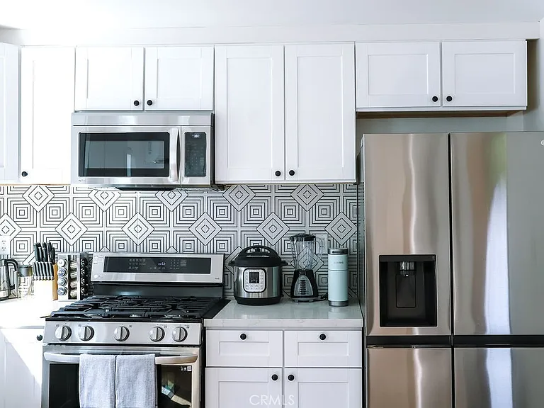 1219 N Alexandria Ave — Photo 17