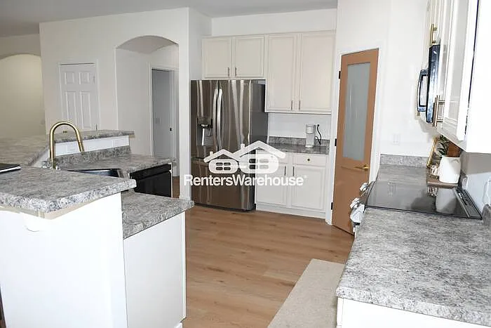 10413 W Roanoke Ave — Photo 7
