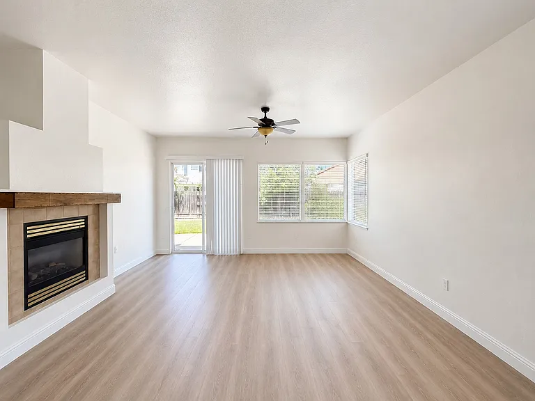 973 Piermont Ct — Photo 2