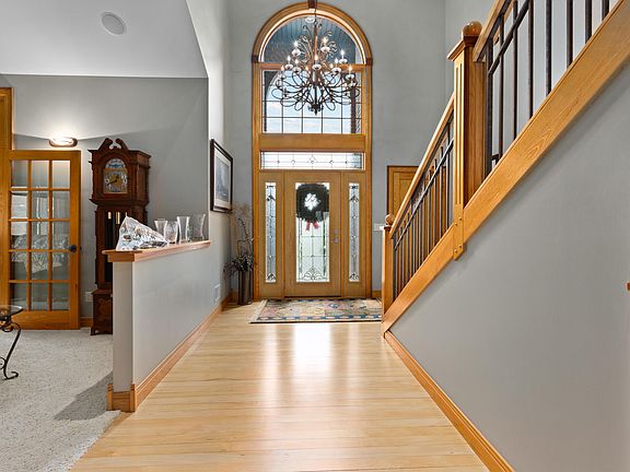 4th image of 8420 Peninsula Dr E