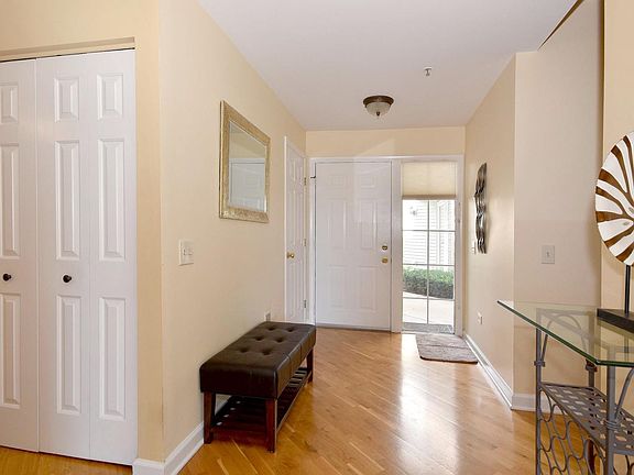 3rd image of 1028 E Wilson Ave
