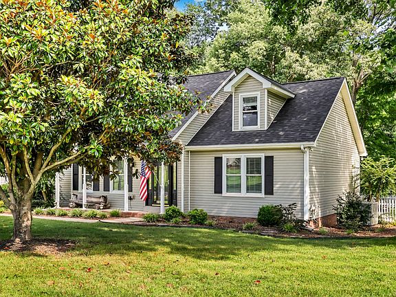 4th image of 3424 Clearwater Dr