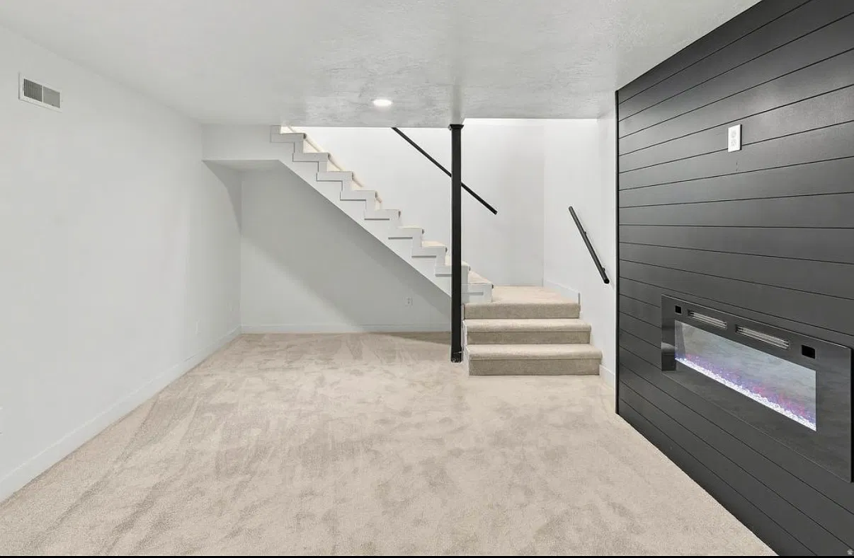 3 bed, 1300 sqft, $2,000 — Photo 4