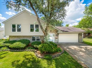 108 Langton Dr, Bloomingdale, IL 60108