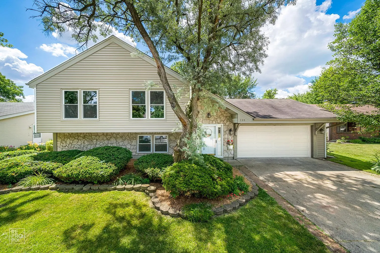 108 Langton Dr photo 1