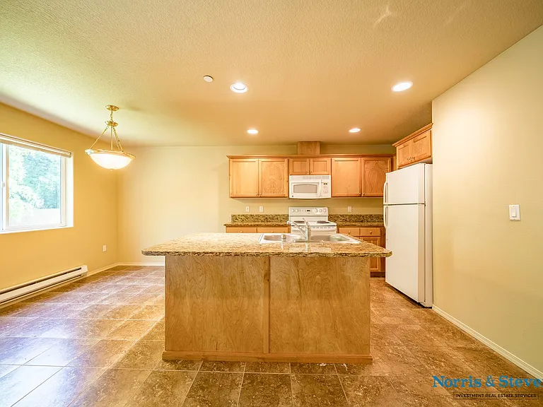 5513-5517 NE 66th Ave — Photo 4