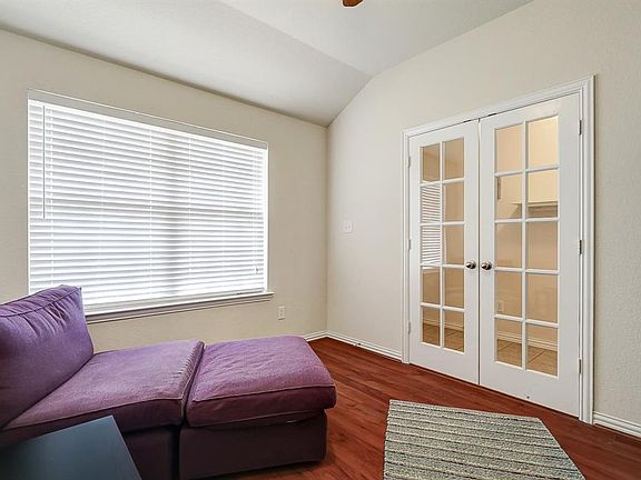 5th image of 705 Creekview Dr