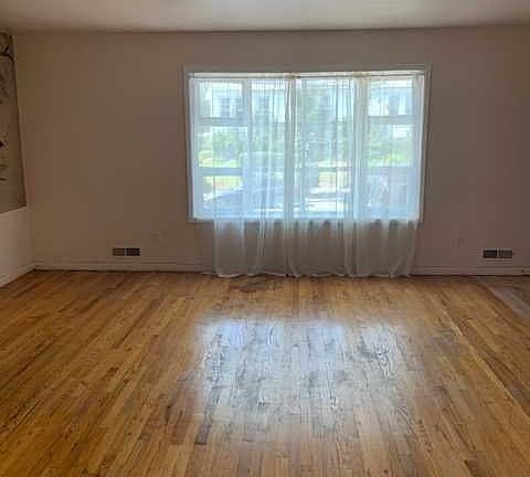 3rd image of 219-221 Keer Ave