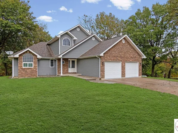 12421 Hickory Point Rd, Green Ridge, MO 65332