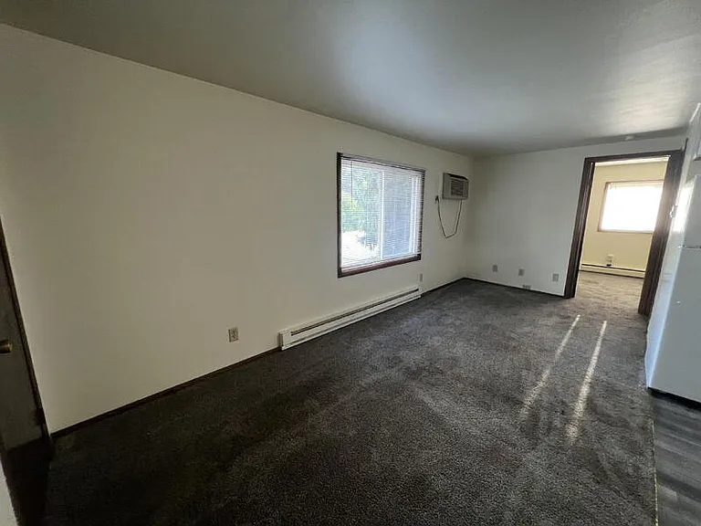 714 N Oak St #6 — Photo 2