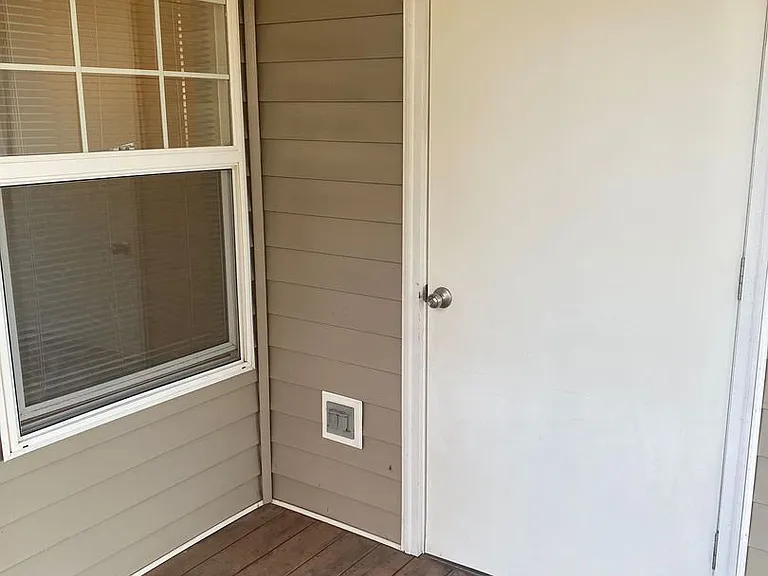 Sunrise Pointe Apartments — Photo 9
