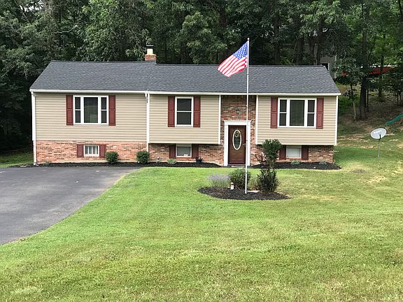 3rd image of 27129 Dogwood Ln