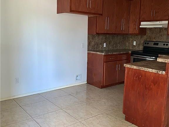 4th image of 2240 Date Palm Ave