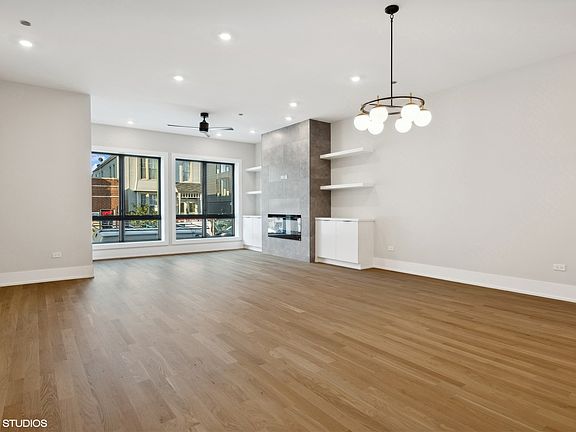 3rd image of 3121 N Clybourn Ave #1S