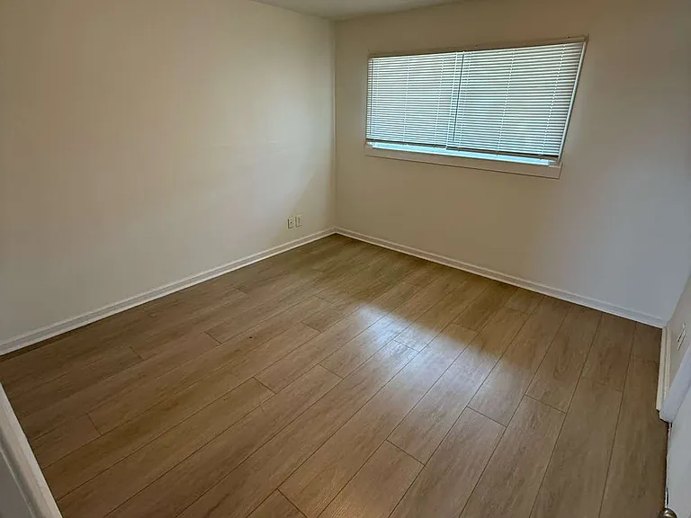 1201 2nd Streetwebster Apartments — Photo 7