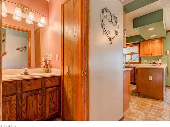4th image of 1018 Valley Creek Dr