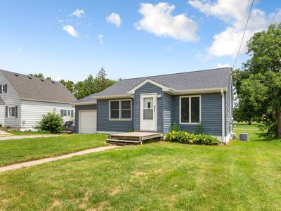 211 Independence Ave S, Clarks Grove, MN, 56016