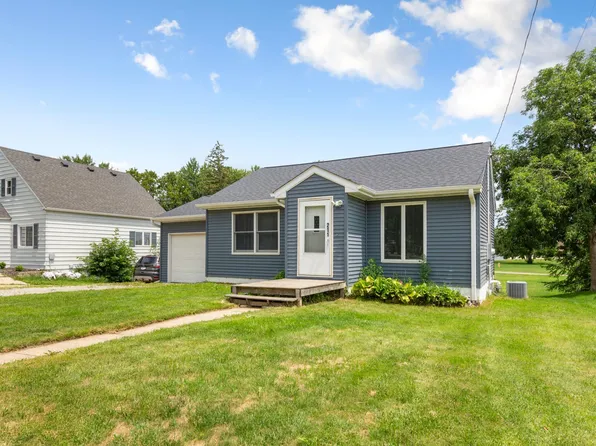 211 Independence Ave S, Clarks Grove, MN 56016