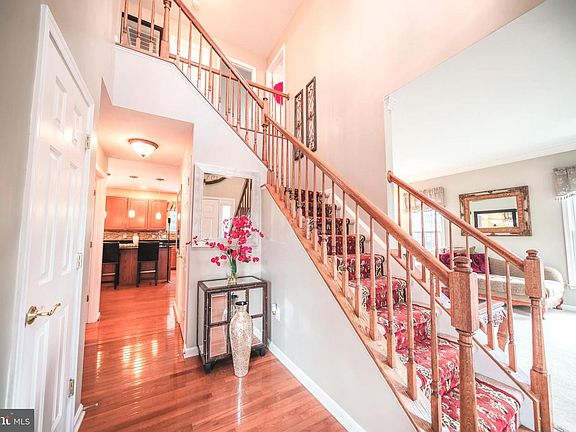 3rd image of 27 Bealton Ct