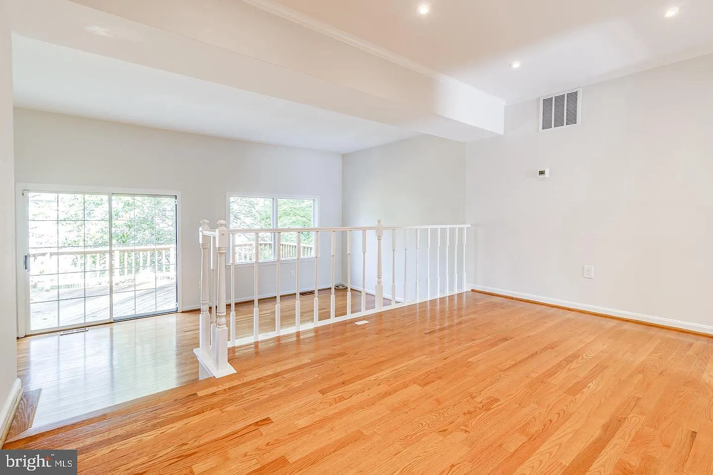 3 bed, 2.5 bath, 1570 sqft, $3,300 — Photo 4