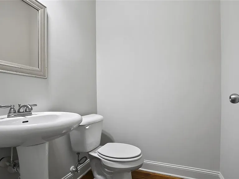 206 Britt Dr S — Photo 23