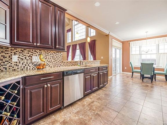 5th image of 23 Pinehurst Cir