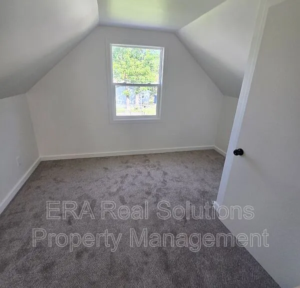 432 Catherine St — Photo 8
