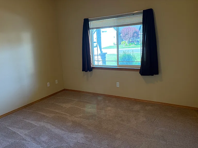 2nd/3rd bedroom