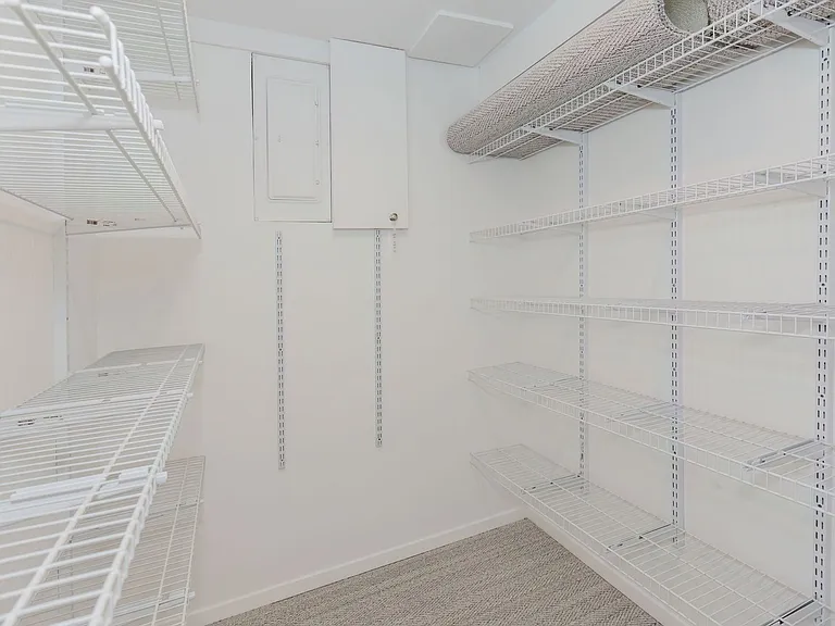 15550 Broom St NE — Photo 37