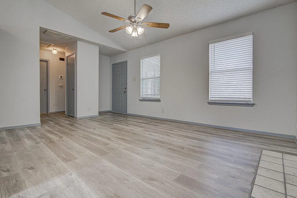 1 bed, 1.0 bath, 895 sqft, $995 — Photo 4