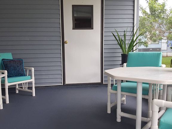 3rd image of 409 Morristown Cay