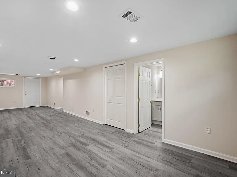 121 Whitmoor Ter — Photo 19