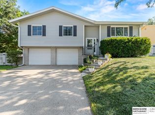 3001 Lynnwood Dr, Bellevue, NE 68123