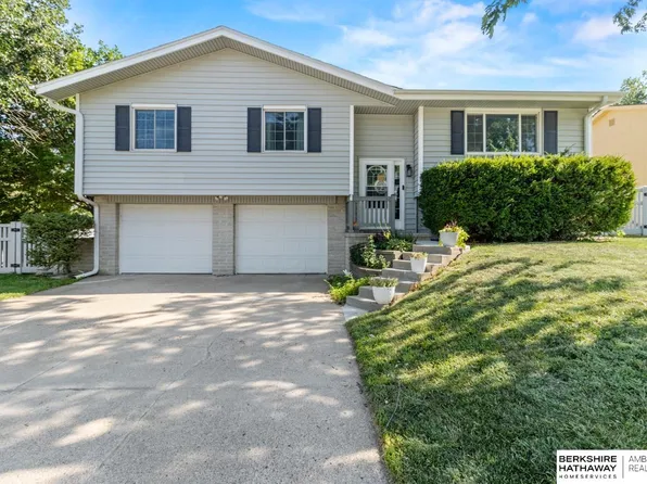 3001 Lynnwood Dr, Bellevue, NE 68123