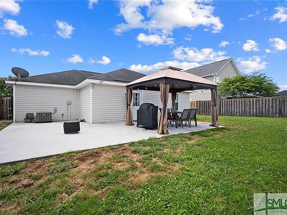 3rd image of 130 Willow Oak Drive