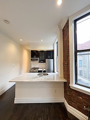 2nd image of 128 2nd Ave #Di2