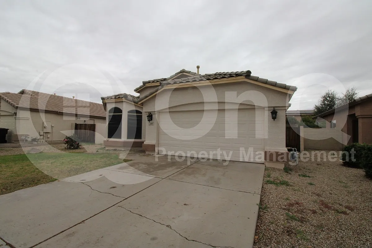 3 bed, 2.0 bath, 1655 sqft, $2,199 — Photo 3